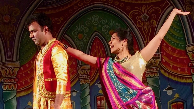 Devendra Sharma and Sharvari Deshpande performing in a Nautanki. Photographer Shayoni Mitra